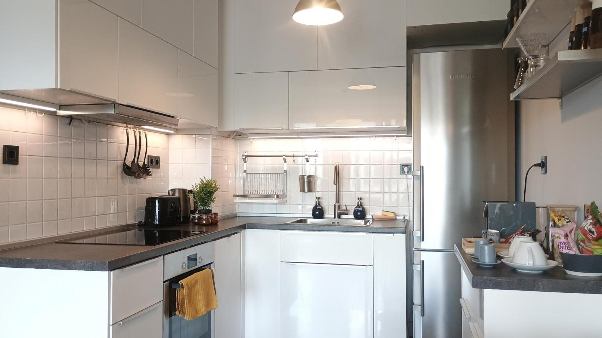 Modern Comfort Near Airport, The Mall, Techpark By Keybox Apartment *